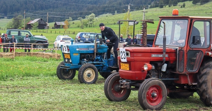 Traktoros vetélkedő